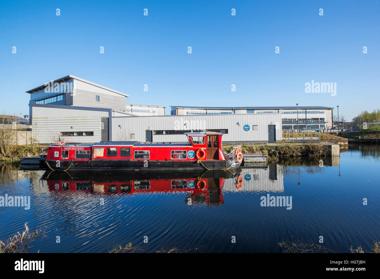 Longboat Lastkahn auf Forth & Clyde Canal in Kirkintilloch Marina Stockfoto