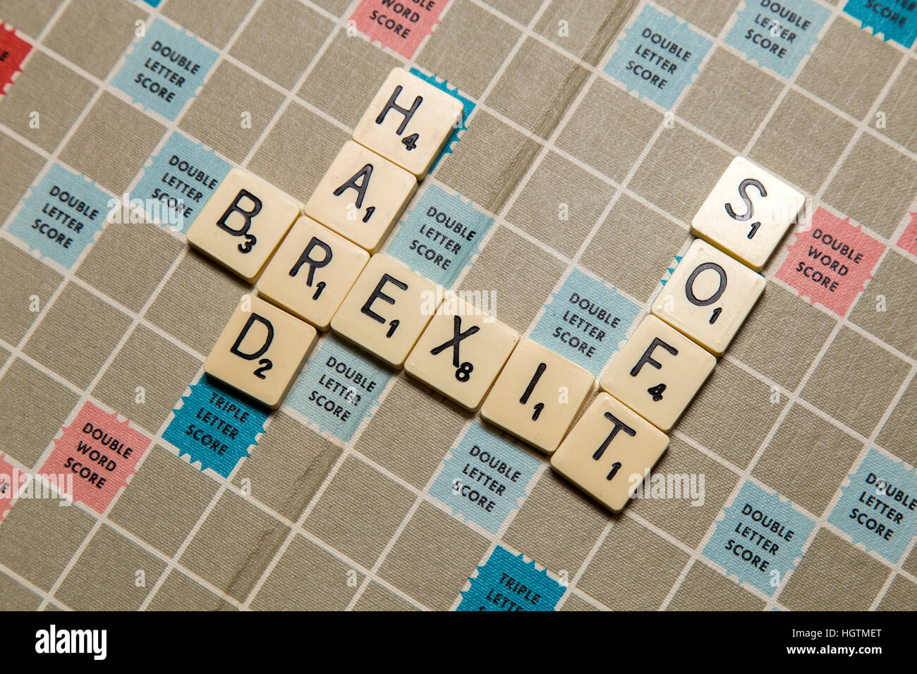 Scrabble Buchstaben buchstabieren Brexit Buchstaben, schwer Brexit, weiche austritt. Stockfoto