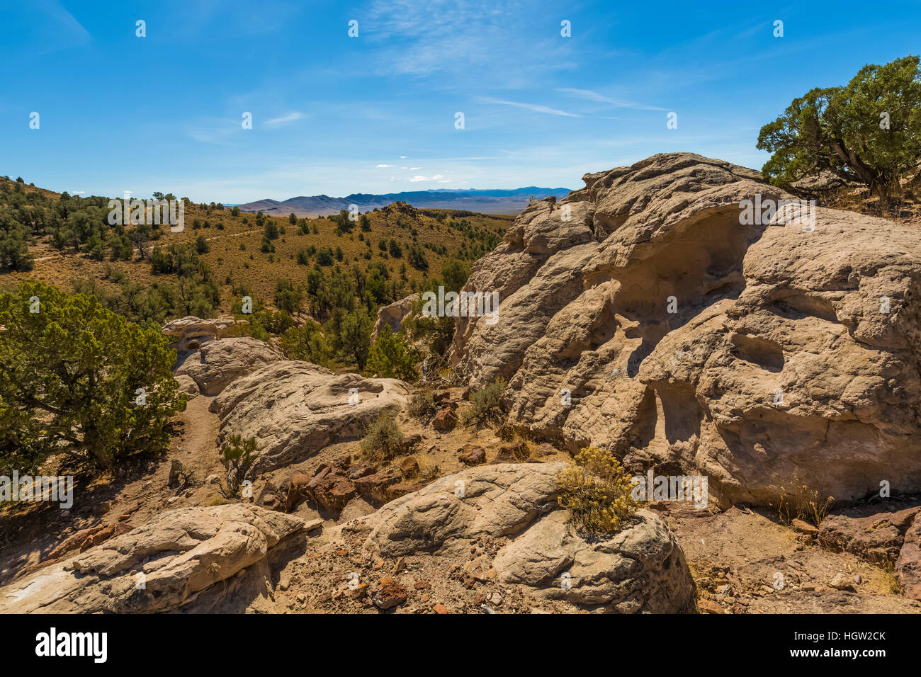 Felsen in der Hickison Petroglyph Recreation Area in der Nähe von Highway US 50, bekannt als die einsamste Straße in Amerika, befindet sich auf Hickison Gipfel Stockfoto