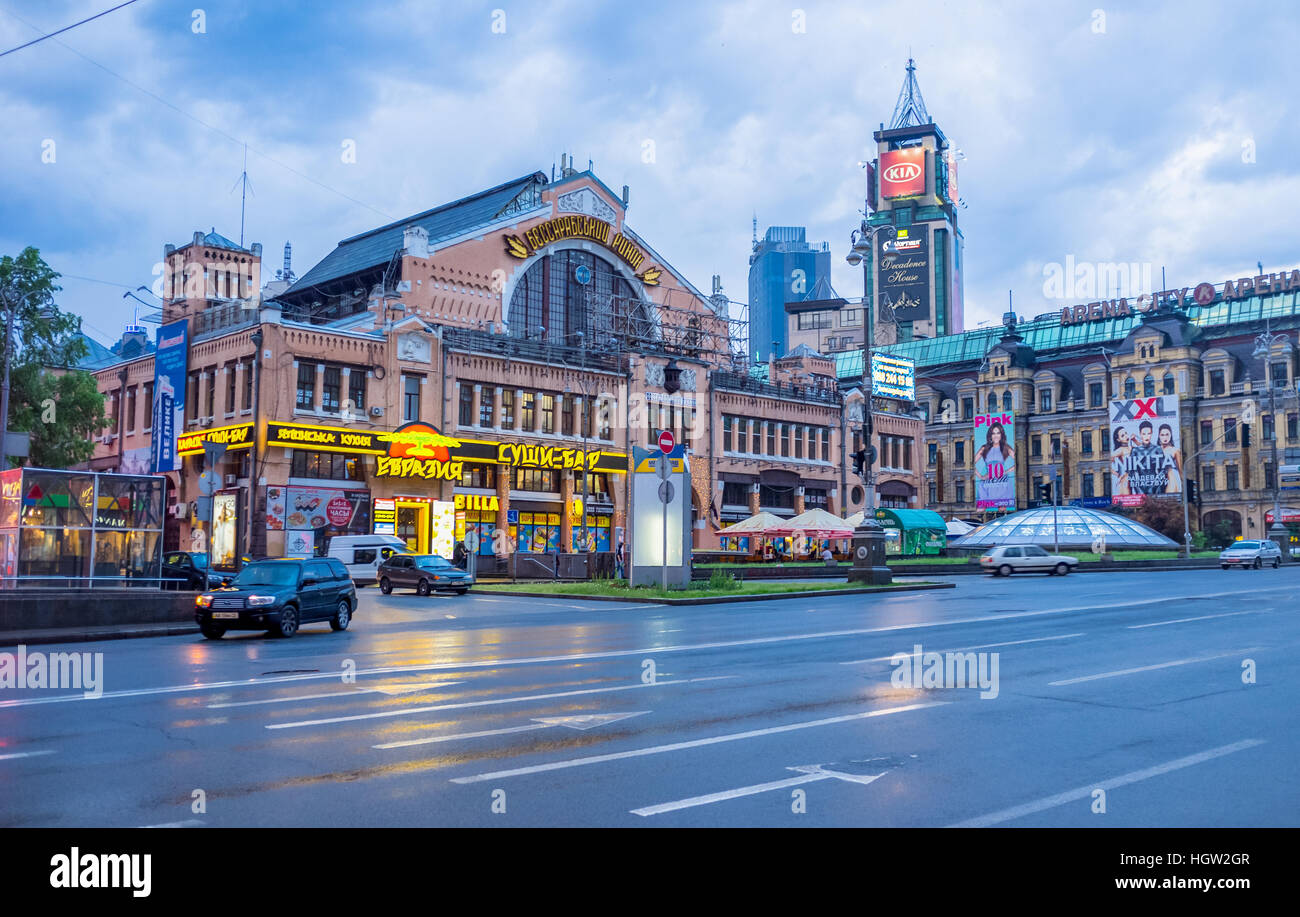 Gebietsarbeitsvermittlung, UKRAINE - 18. Mai 2014: The Bessarabski Markt ist eine Markthalle befindet sich im Zentrum von Kiew auf dem Bessarabskaia Platz am Ende des cit Stockfoto