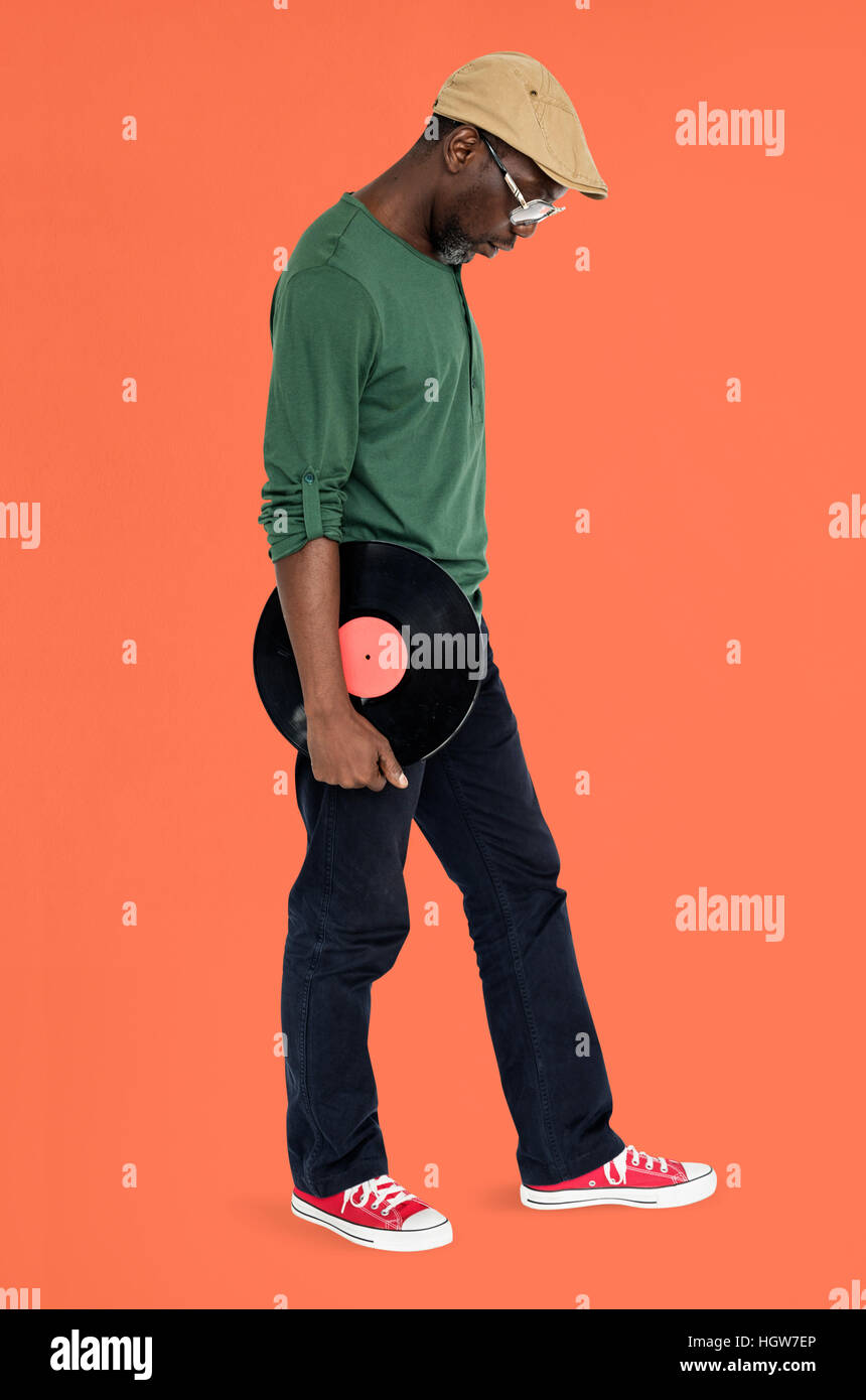 Mann hält Vinyl Retro-Konzept Stockfoto