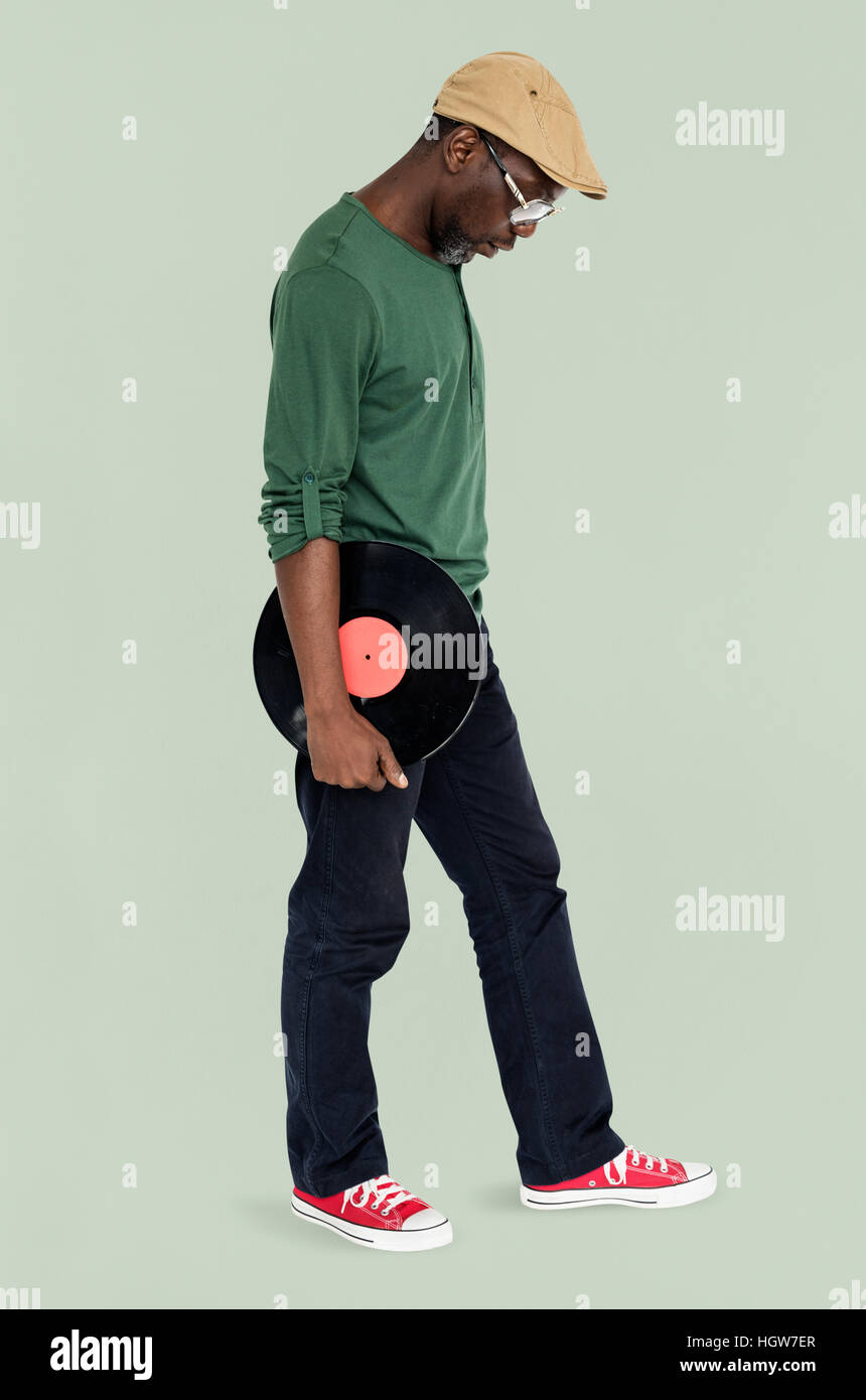 Mann hält Vinyl Retro-Konzept Stockfoto