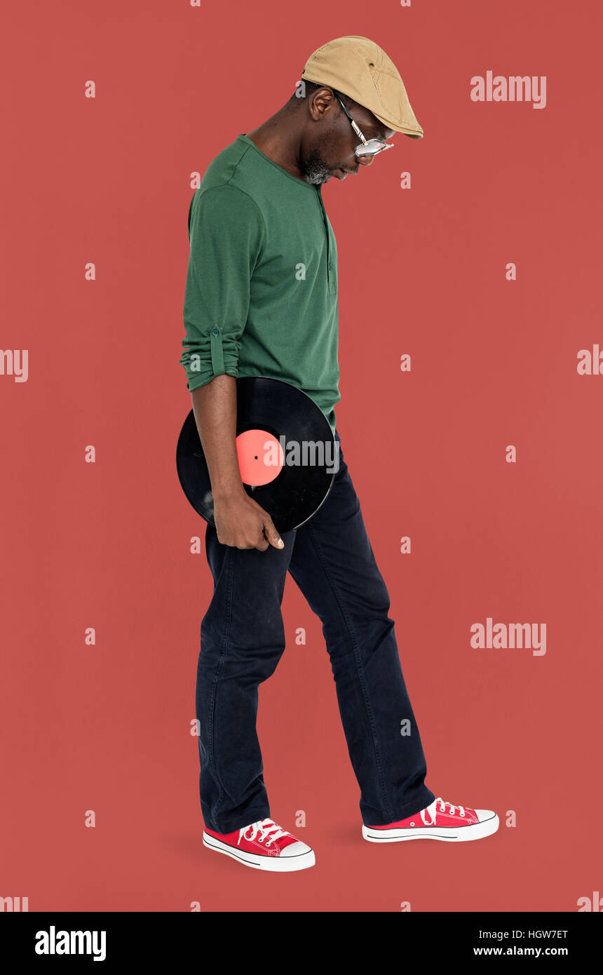 Mann hält Vinyl Retro-Konzept Stockfoto