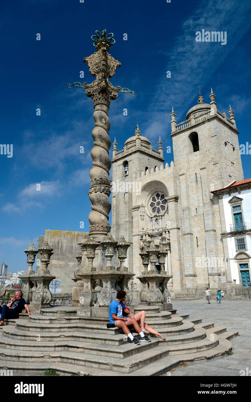 Saeule Vor der Kathedrale von Porto, Se Porto, Porto, Portugal, Europa Stockfoto