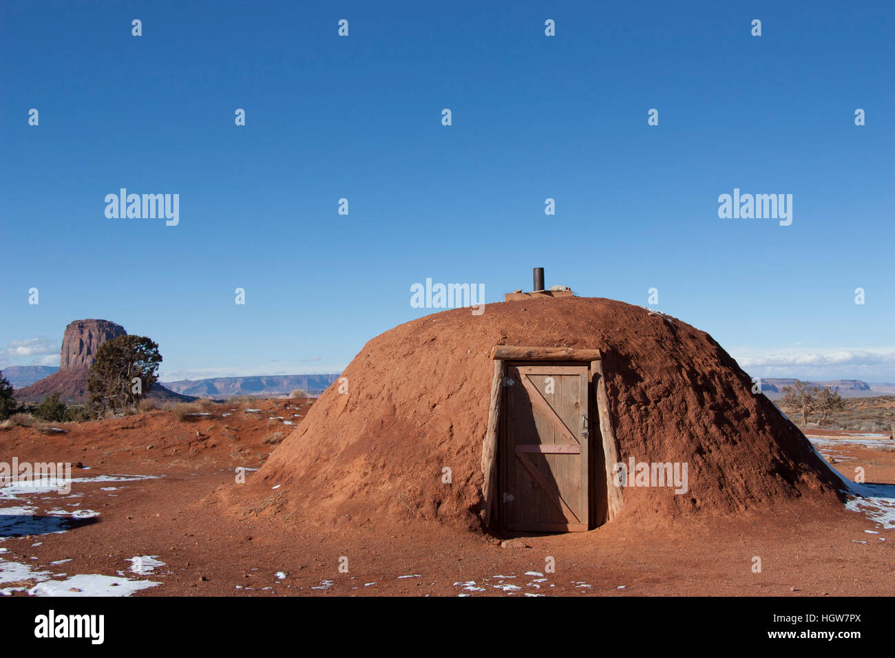 Navajo-Hogan, Monument Valley Navajo Tribal Park, Utah, USA Stockfoto