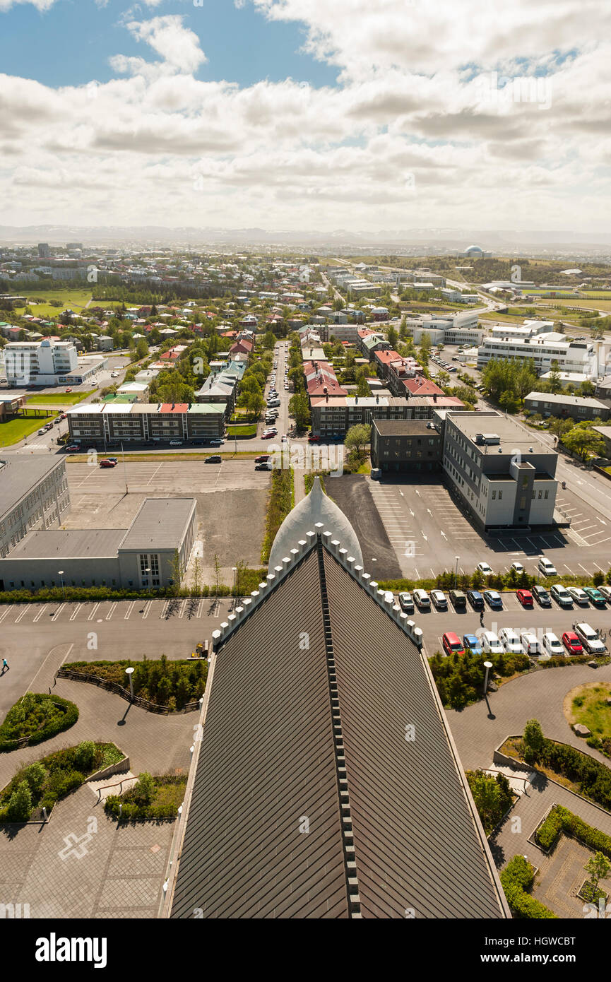 Blick auf die Stadt Reykjavík vom Turm der Kathedrale von Hallgrimskirkja. Stockfoto