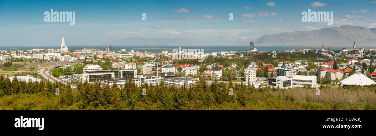 Panoramablick auf die Stadt Reykjavik, Island, vom Perlan Deck. Stockfoto