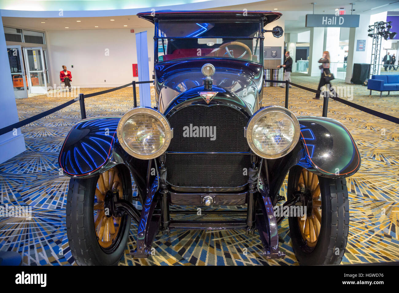 Detroit, Michigan - ein 1917 Kran Simplex auf dem Display auf der North American International Auto Show. Stockfoto