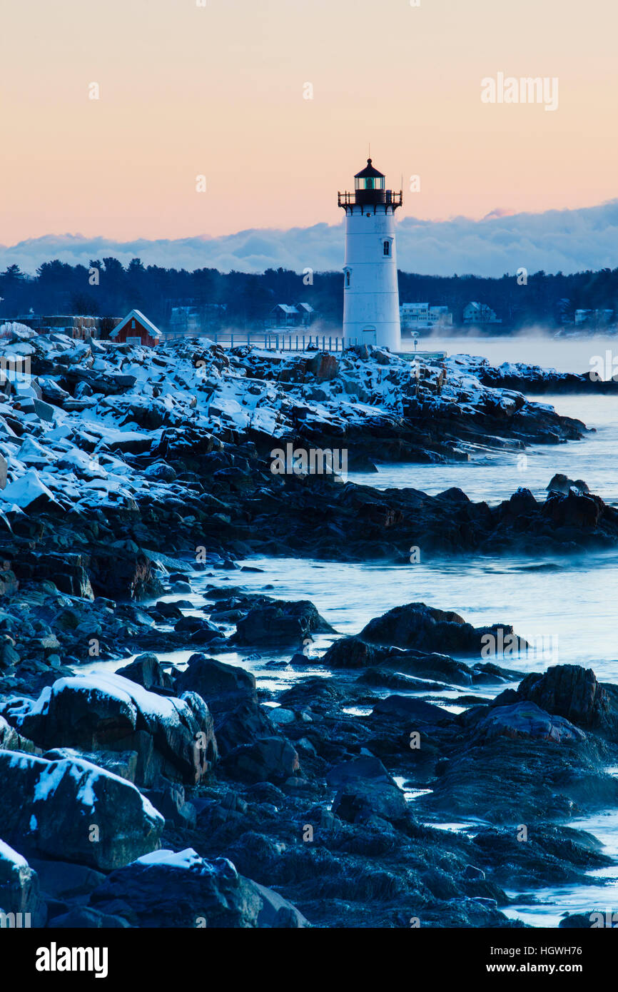 Portsmouth Hafen Leuchtturm in New Castle, New Hampshire. Dawn. Winter. Stockfoto