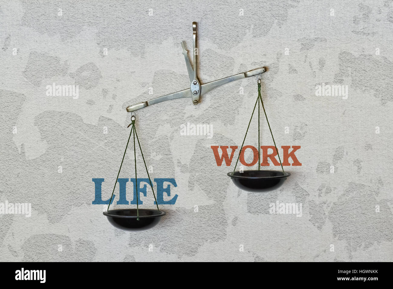 Worte von Leben und Werk und ein Gleichgewicht auf hellem Hintergrund Stockfoto