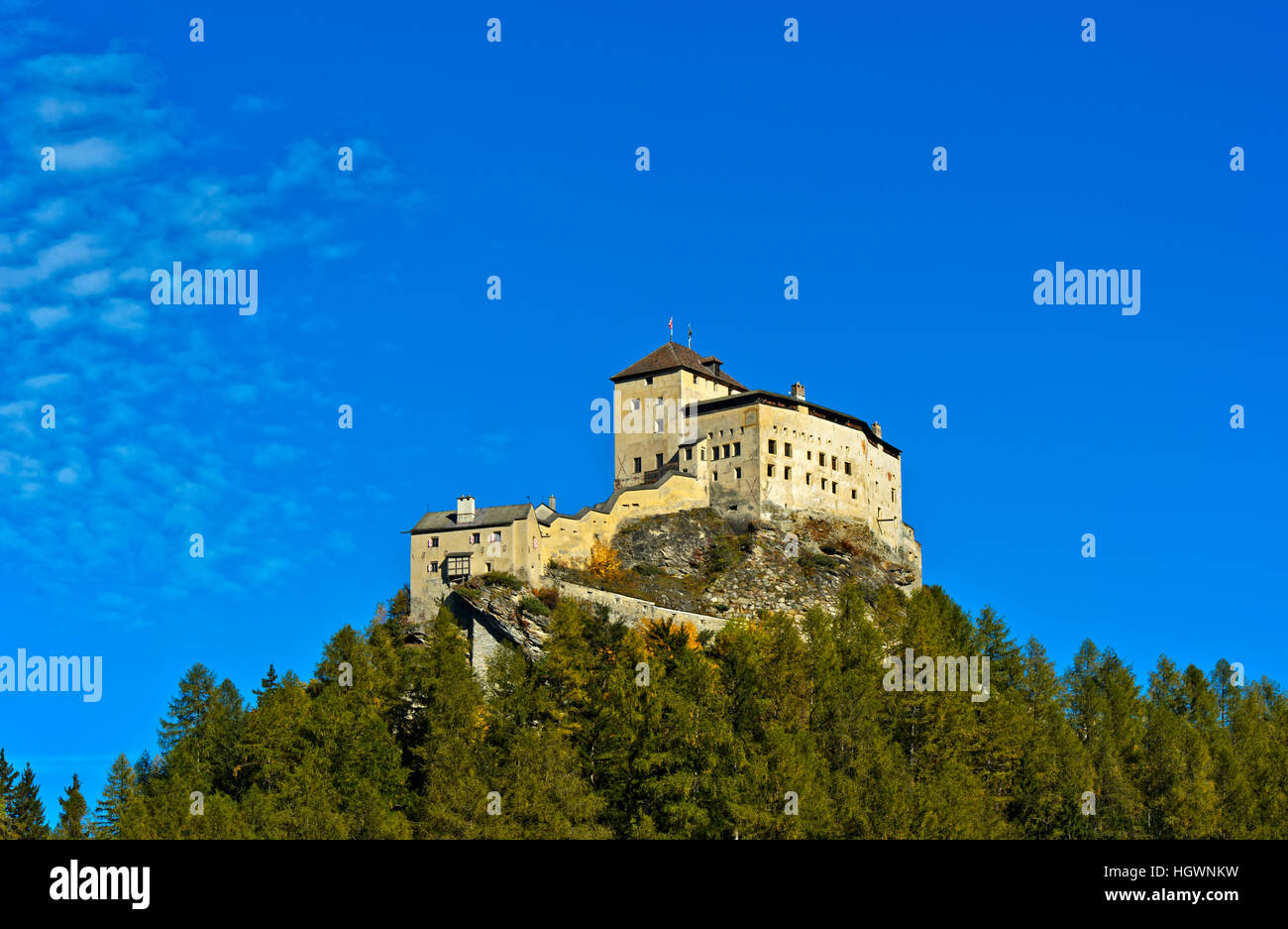Senken Sie Schloss Tarasp, Tarasp, Scuol, Engadin, Graubünden, Schweiz Stockfoto