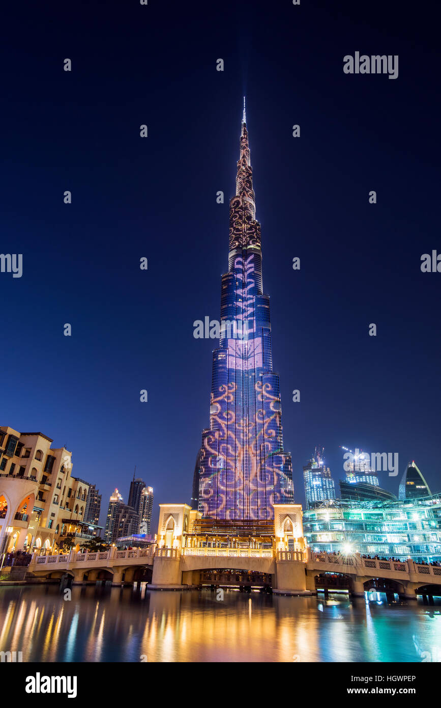 Nachtansicht des LED-Lichtshow am Burj Khalifa, Dubai, Vereinigte Arabische Emirate Stockfoto