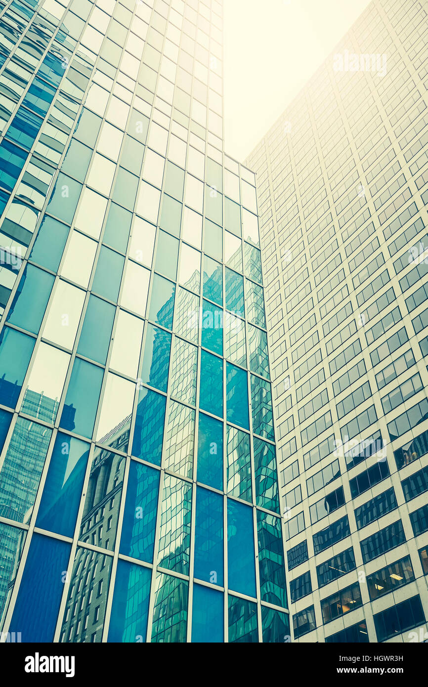 Farbe getönt Nahaufnahme Foto Wolkenkratzer in Chicago, betriebswirtschaftlichen Hintergrund. Stockfoto
