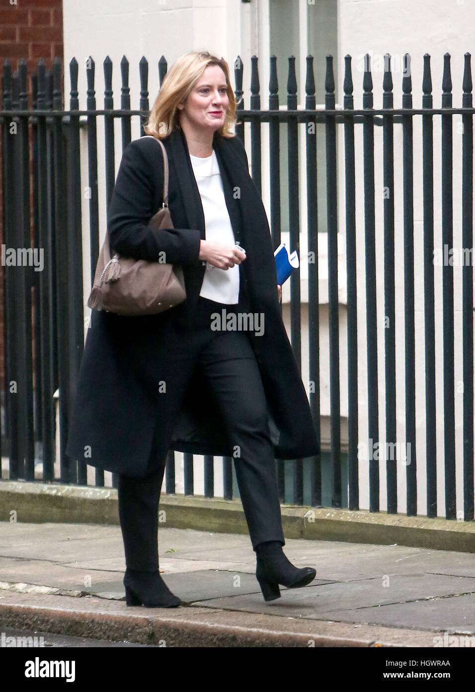 Amber Rudd, Secretary Of State for the Home Department, Teilnahme an der wöchentlichen Kabinettssitzung in 10 Downing Street, London.  Mitwirkende: Amber Rudd wo: London, Vereinigtes Königreich bei: 13. Dezember 2016 Stockfoto