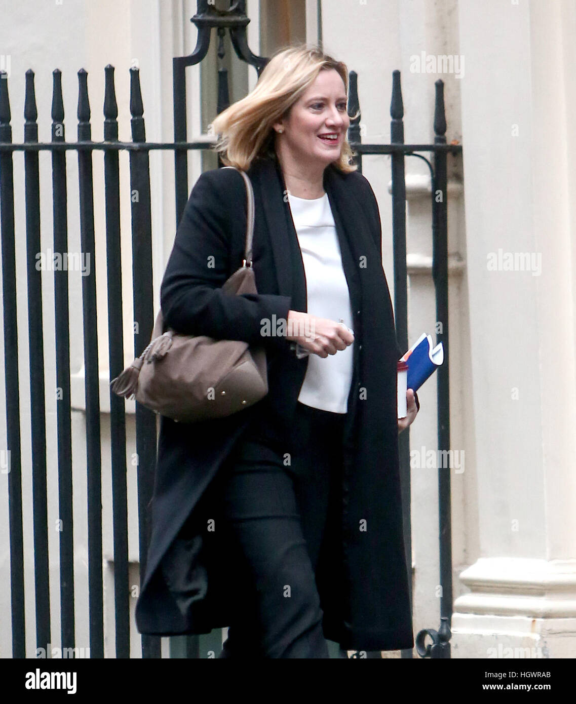 Amber Rudd, Secretary Of State for the Home Department, Teilnahme an der wöchentlichen Kabinettssitzung in 10 Downing Street, London.  Mitwirkende: Amber Rudd wo: London, Vereinigtes Königreich bei: 13. Dezember 2016 Stockfoto