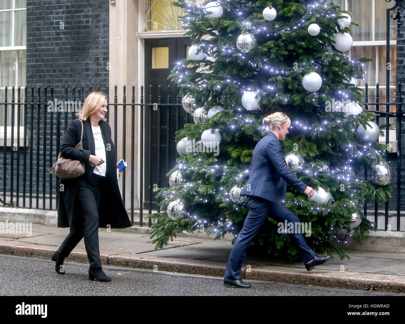 Amber Rudd, Secretary Of State for the Home Department, Teilnahme an der wöchentlichen Kabinettssitzung in 10 Downing Street, London.  Mitwirkende: Amber Rudd wo: London, Vereinigtes Königreich bei: 13. Dezember 2016 Stockfoto