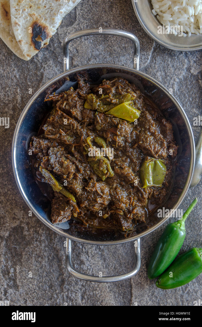 Goan Beef Vindaloo mit Chapati-Brot Stockfoto