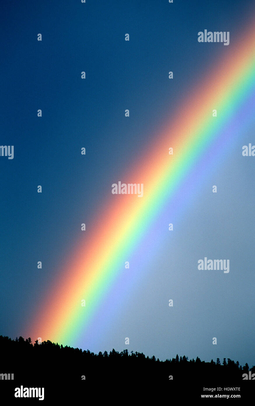 Regenbogen in felsigen Ausläufern der Berg in der Nähe von Boulder, CO Stockfoto