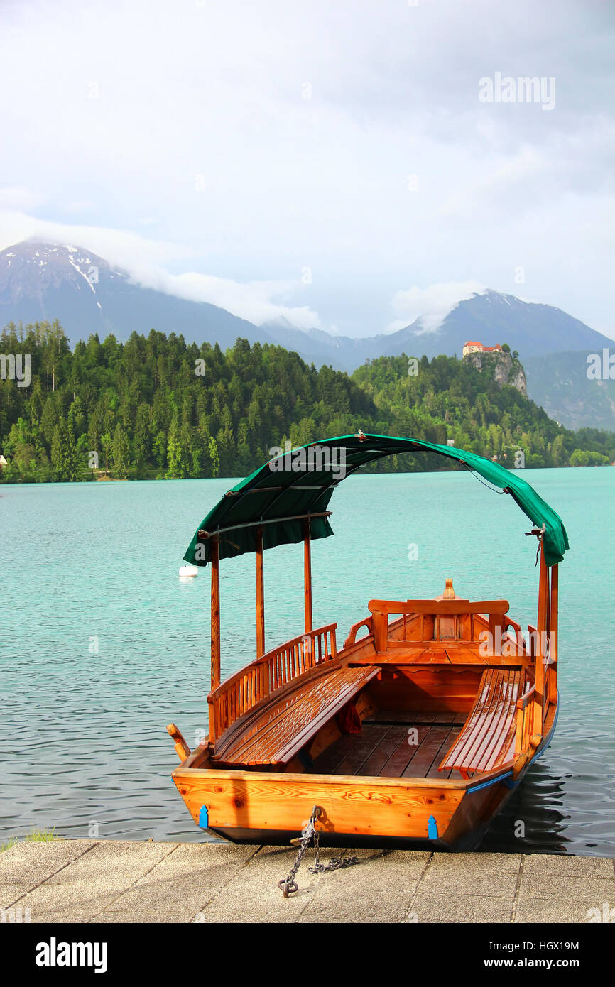 Boot am Bleder See, Julischen Alpen, Slowenien Stockfoto