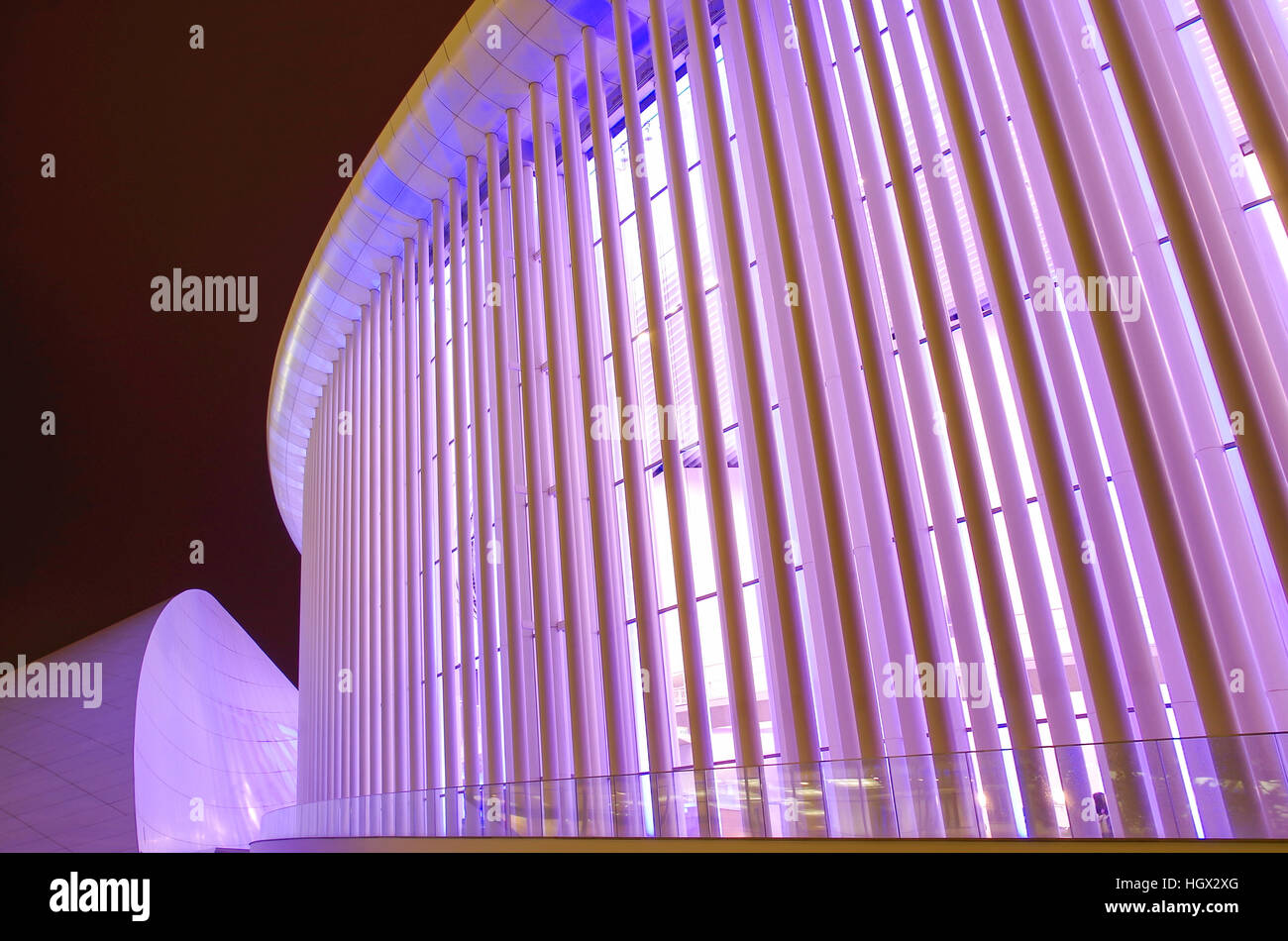 Spalten von der Philharmonie Luxembourg, auch bekannt als der Grande-Duchesse Joséphine-Charlotte Concert Hall in Luxemburg-Stadt Stockfoto