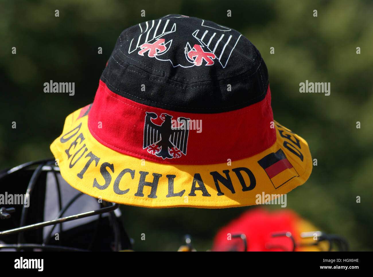 Deutscher Hut, der in der Sommersonne auf einem Festival in Berlin am 15. Juli 2015 zum Verkauf steht. Stockfoto