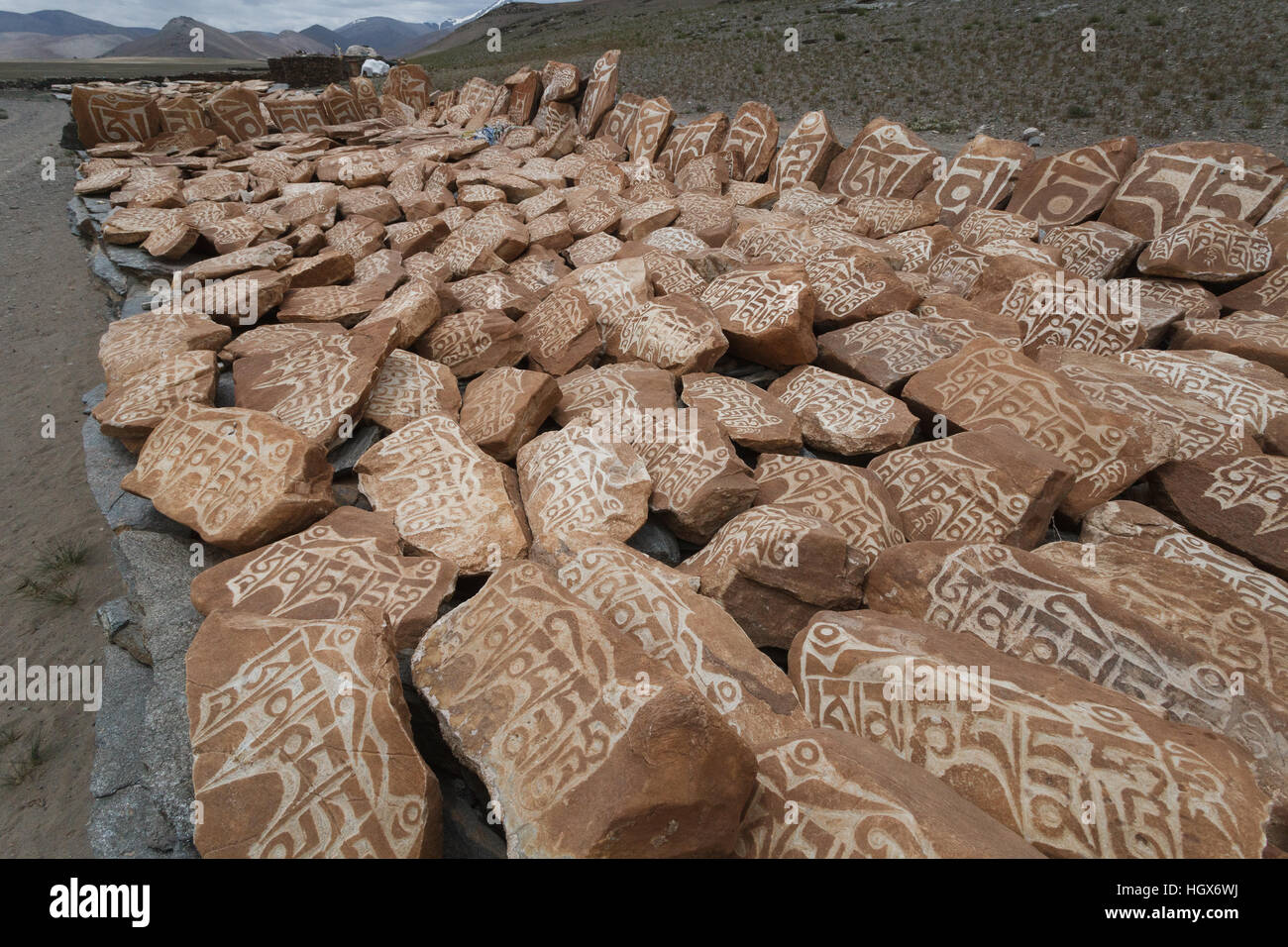 Mani-Mauer in der Nähe von Tso Kar-See, Ladakh, Jammu und Kaschmir, Indien Stockfoto
