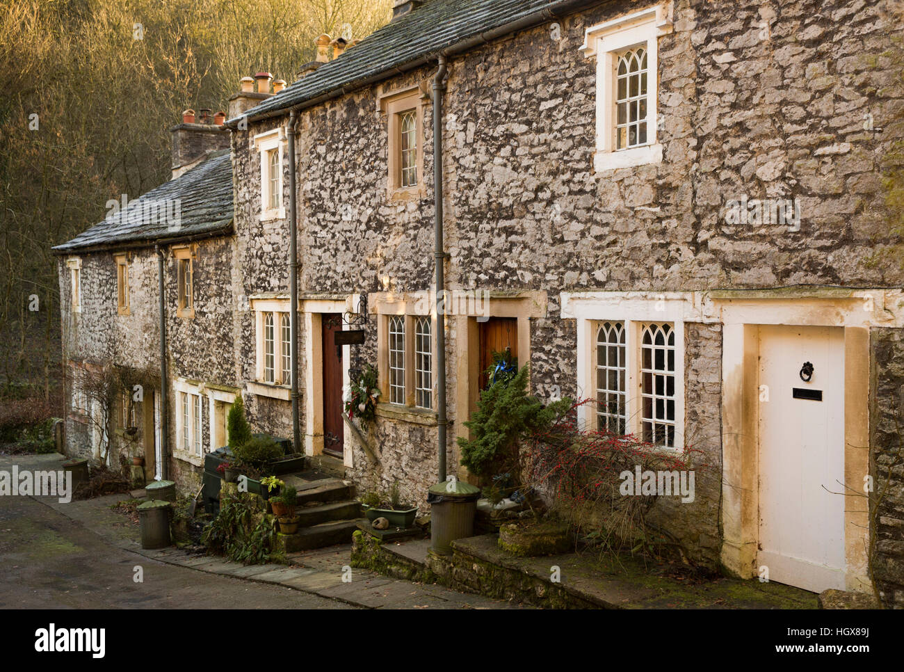 Großbritannien, England, Derbyshire, Cressbrook, Ravensdale Cottages "Berry-mich-Wick" im winter Stockfoto