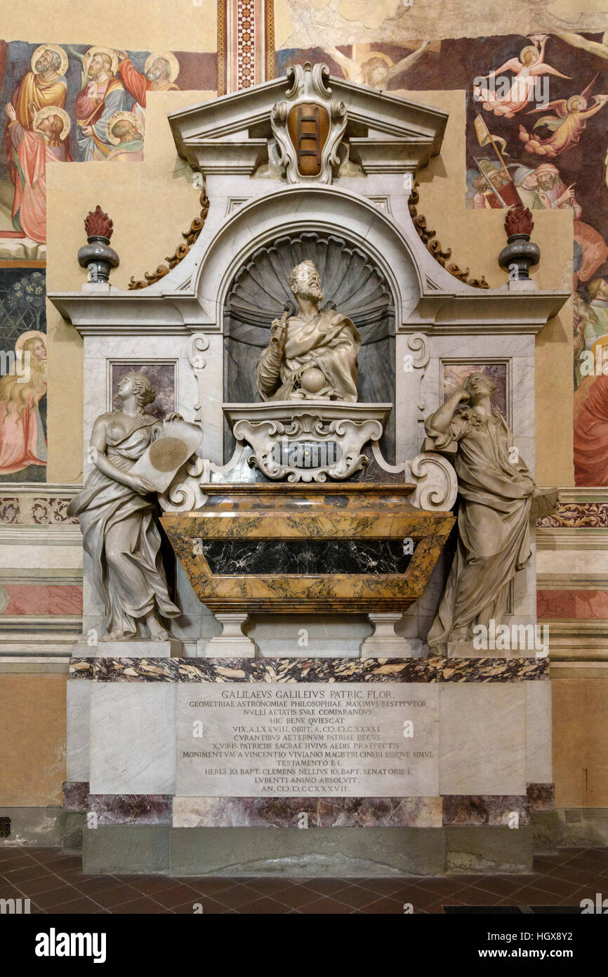 Florenz. Italien. Grab von Galileo Galilei (1564-1642) von Giulio Foggini, Basilika von Santa Croce. Stockfoto