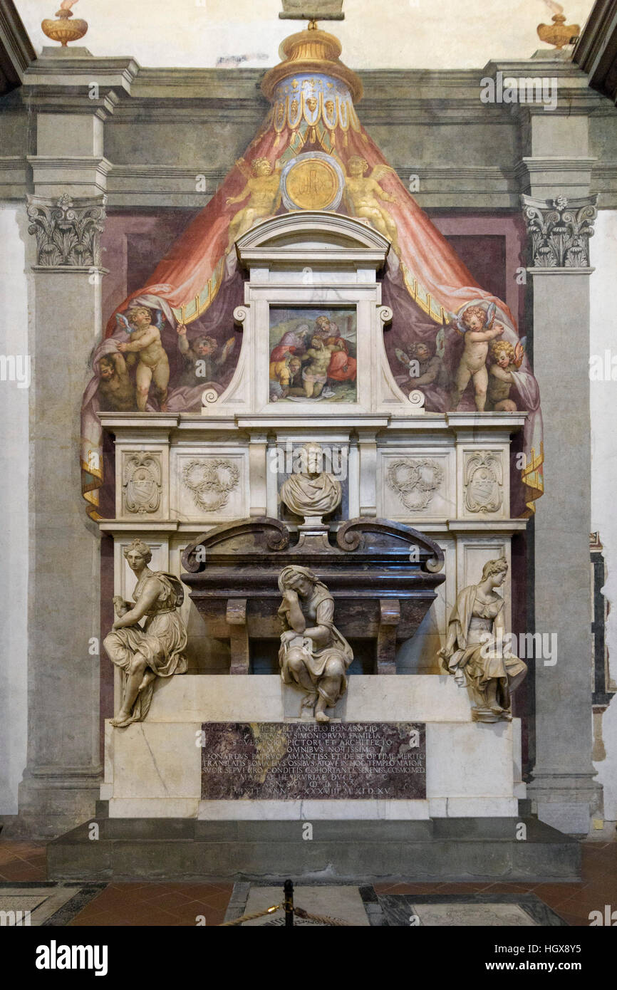 Florenz. Italien. Grab von Michelangelo Buonarroti (1475-1564) von Giorgio Vasari, Basilika von Santa Croce. Stockfoto