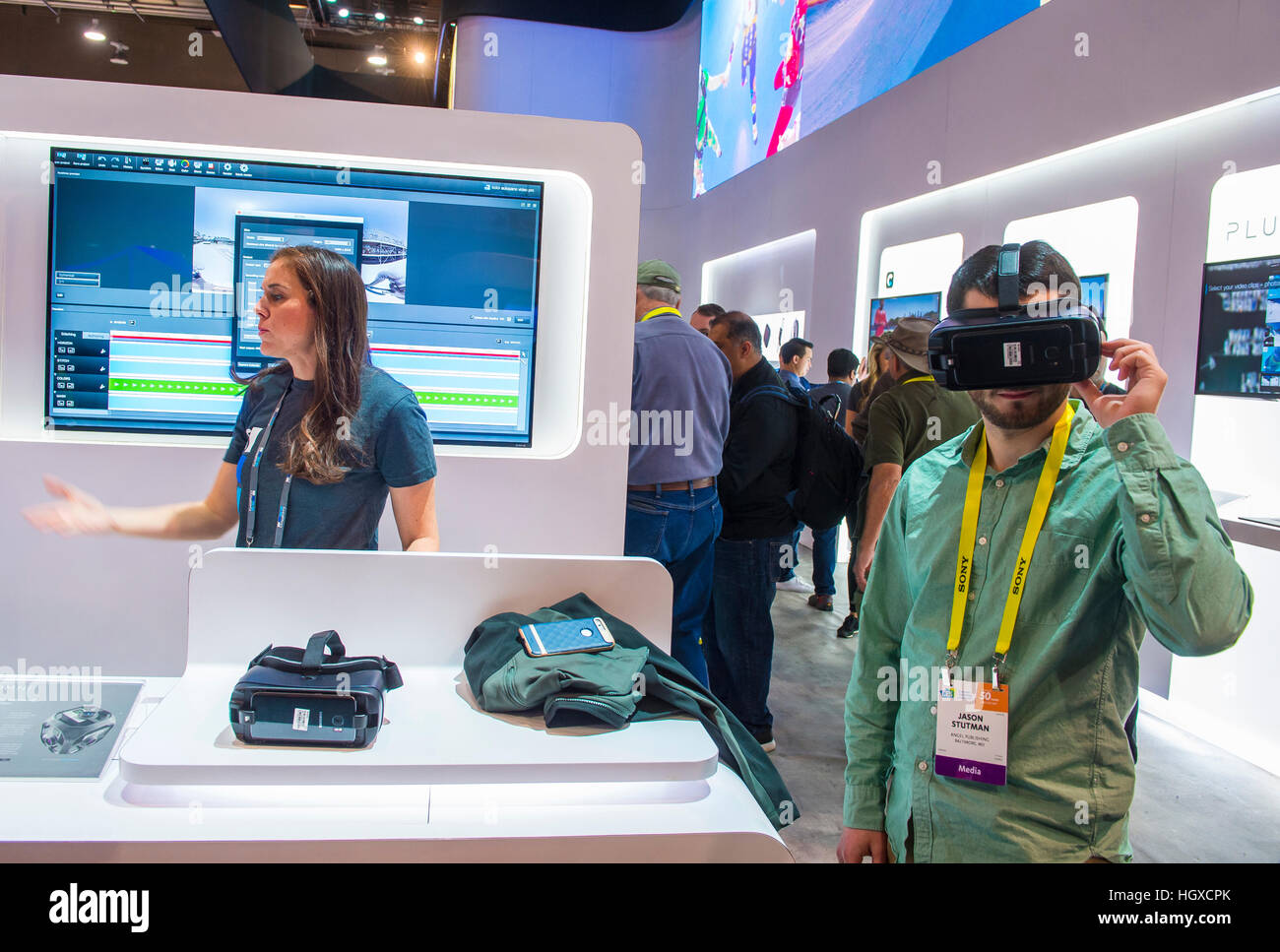 LAS VEGAS - JAN 08: Virtual-Reality-Demonstration an der Gopro-Stand auf der CES in Las Vegas am 8. Januar 2017, CES ist die weltweit führende con Stockfoto