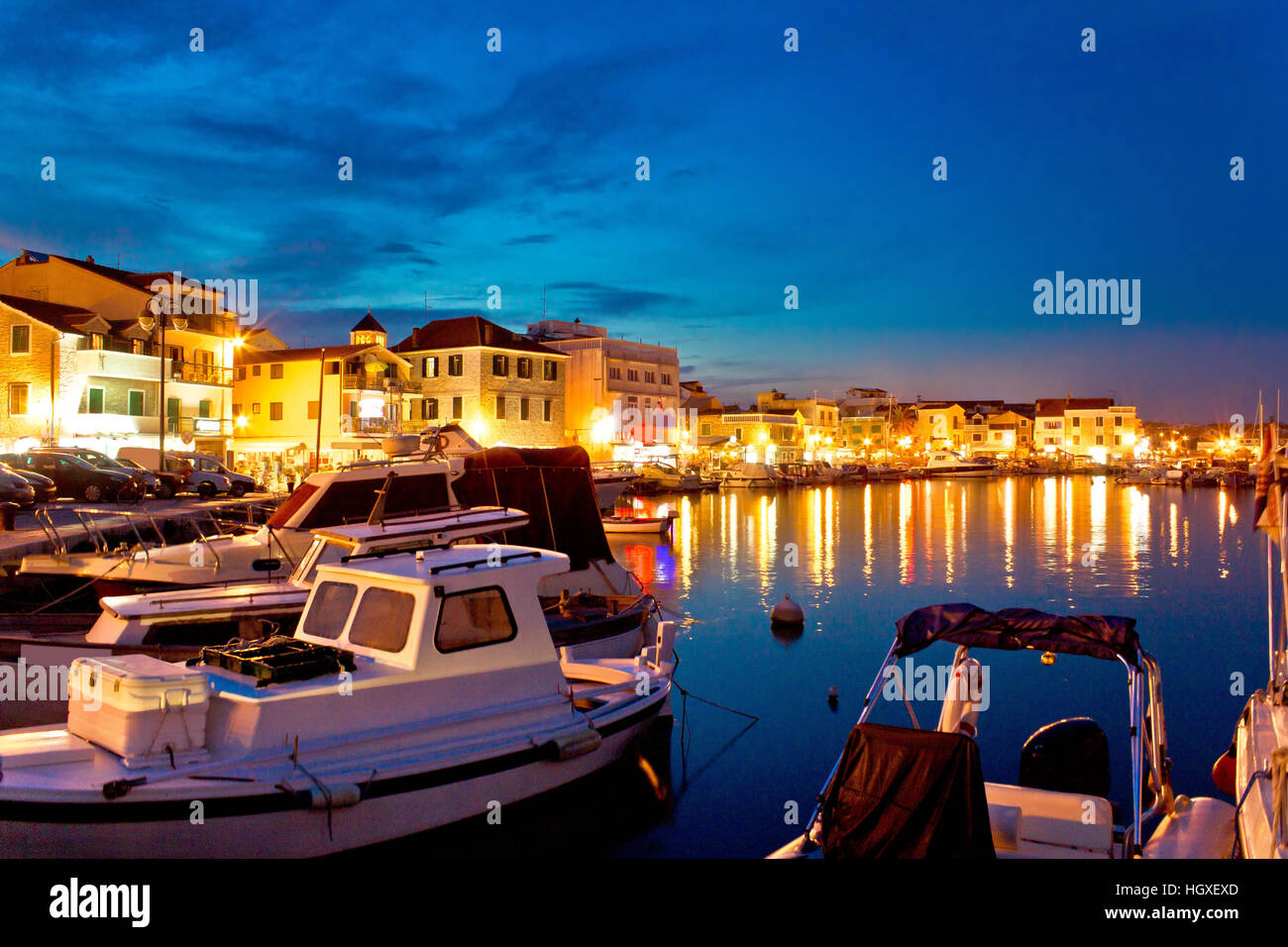 Abend-Hafenblick Stadt Vodice, Dalmatien, Kroatien Stockfoto Abend-Hafenblick Stadt Vodice, Dalmatien, Kroatien Stockfoto