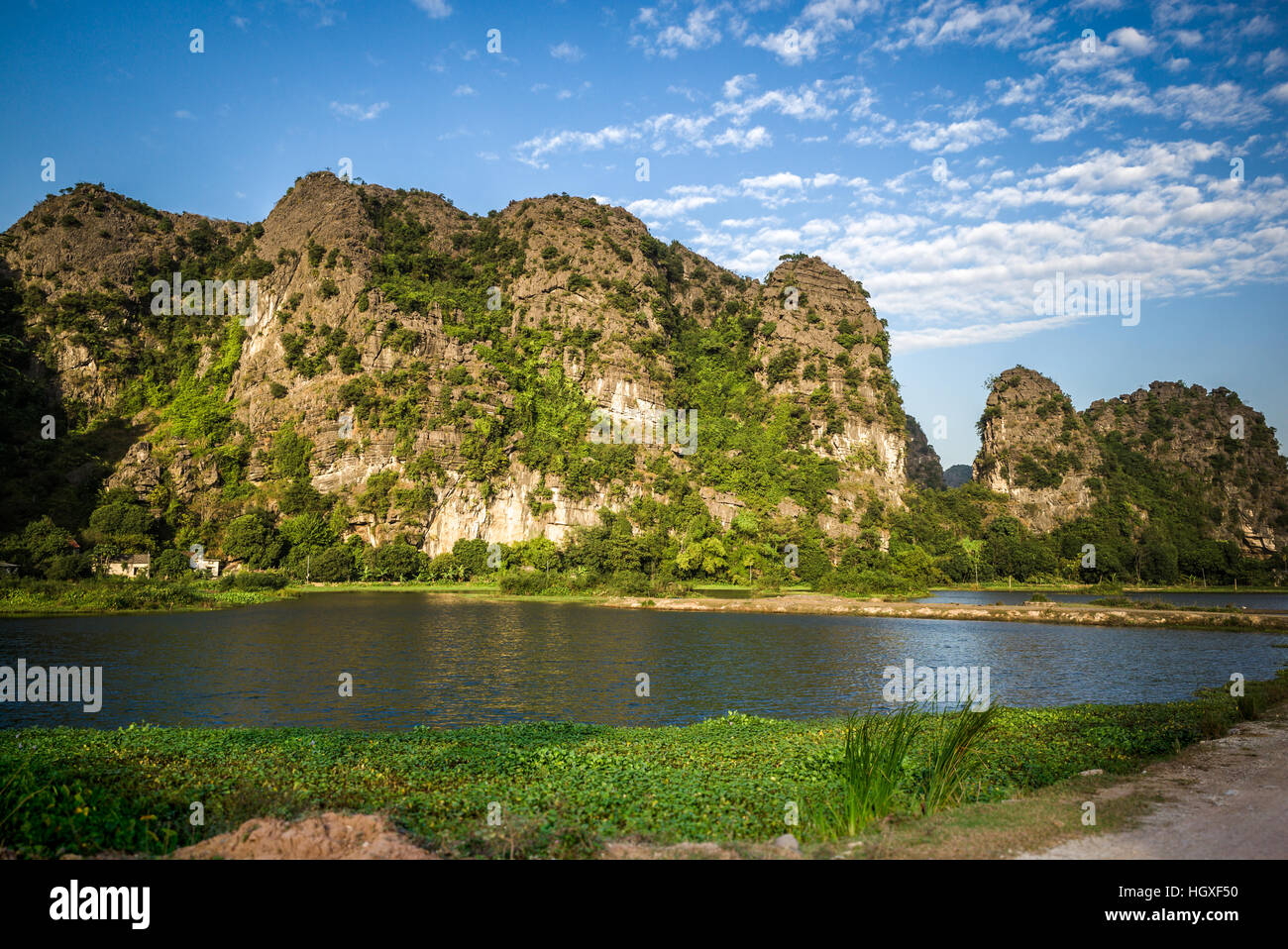 Berühmten Kalkstein-Gebirge in der Provinz Ninh Binh, Vietnam Stockfoto