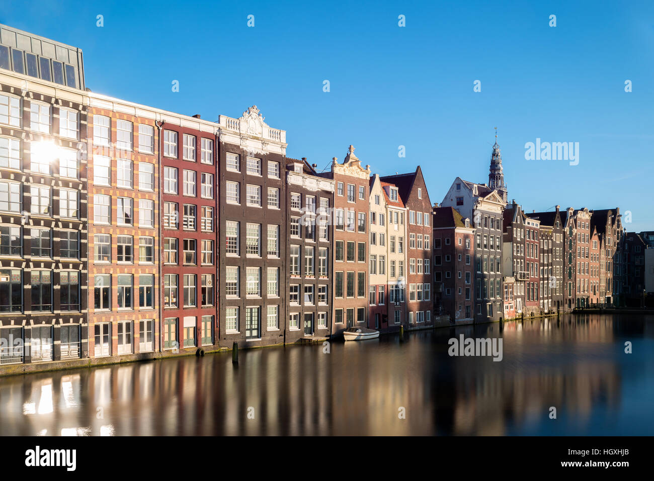 Traditionelle alte Gebäude in Amsterdam, Niederlande. Stockfoto