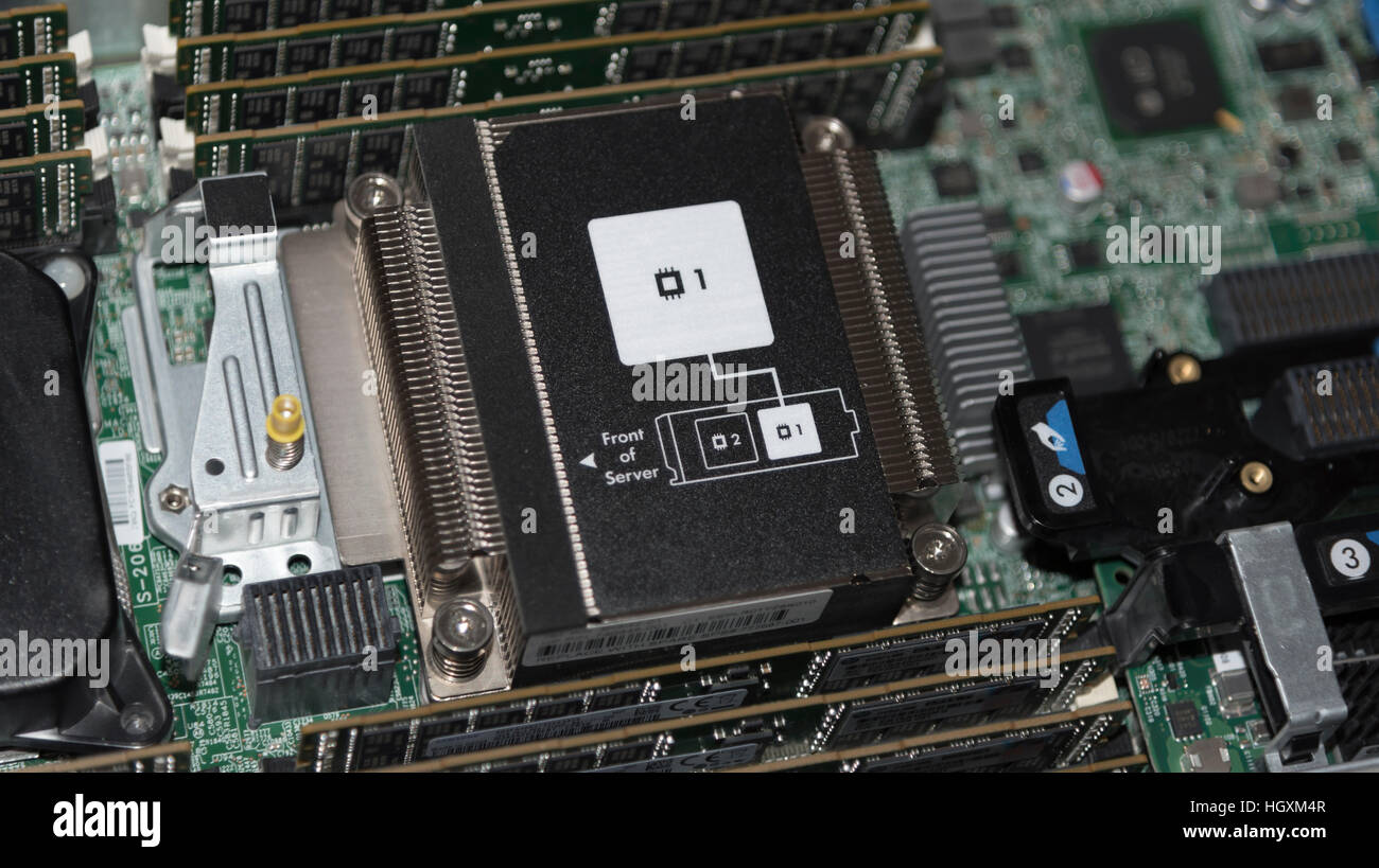HP Blade-Server-Einrichtung mit CPU und Arbeitsspeicher sichtbar. Blade-Modell ist BL460C Gen 9 Stockfoto