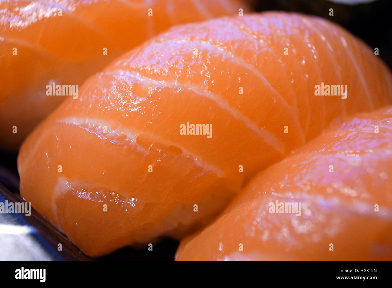 Nahaufnahme von Lachs Sushi, japanische Küche Stockfoto