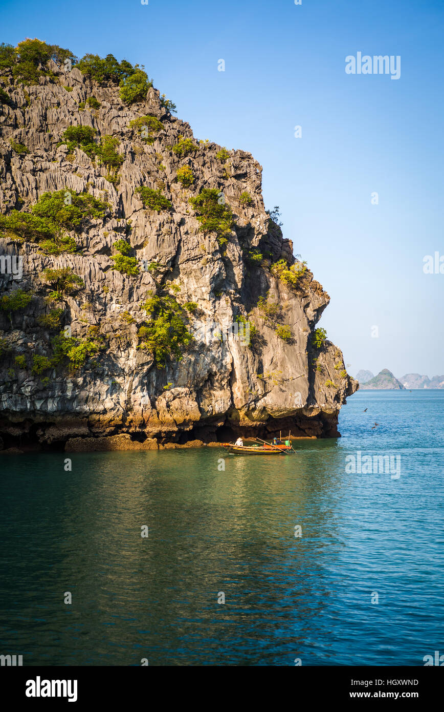 Die wunderbare Halong-Bucht, UNESCO-Welterbe in Vietnam Stockfoto