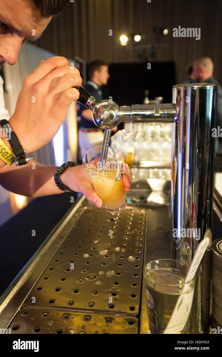 Amsterdam. 01.11.2017. holländische Meisterschaft Bier klopfen. Stockfoto