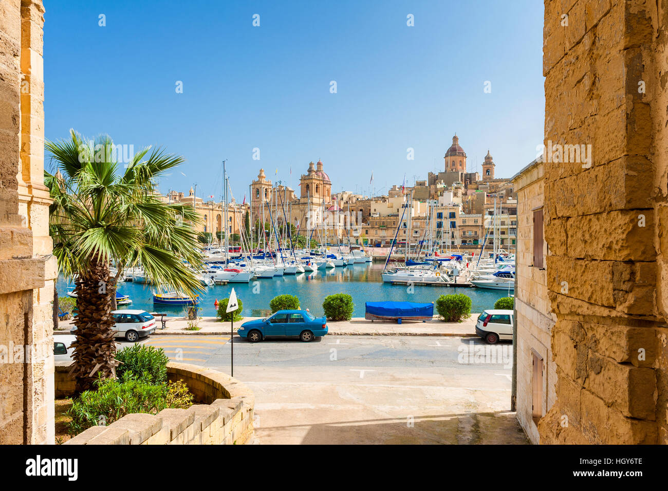 Straße und Marina in Senglea Malta Stockfoto