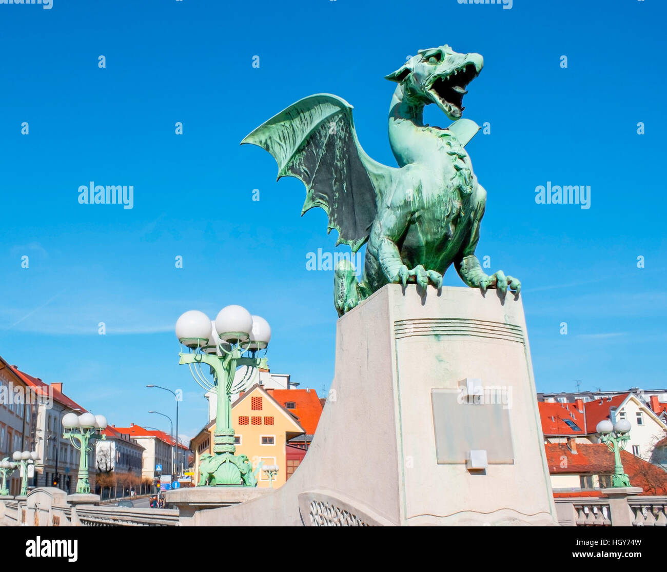 Dies ist eines der vier Drachen Statuen in der Brücke. Nach lokalen Legenden wenn eine Jungfrau die Brücke überquert, werden der Drachen ihren Schwänzen wedeln, Stockfoto