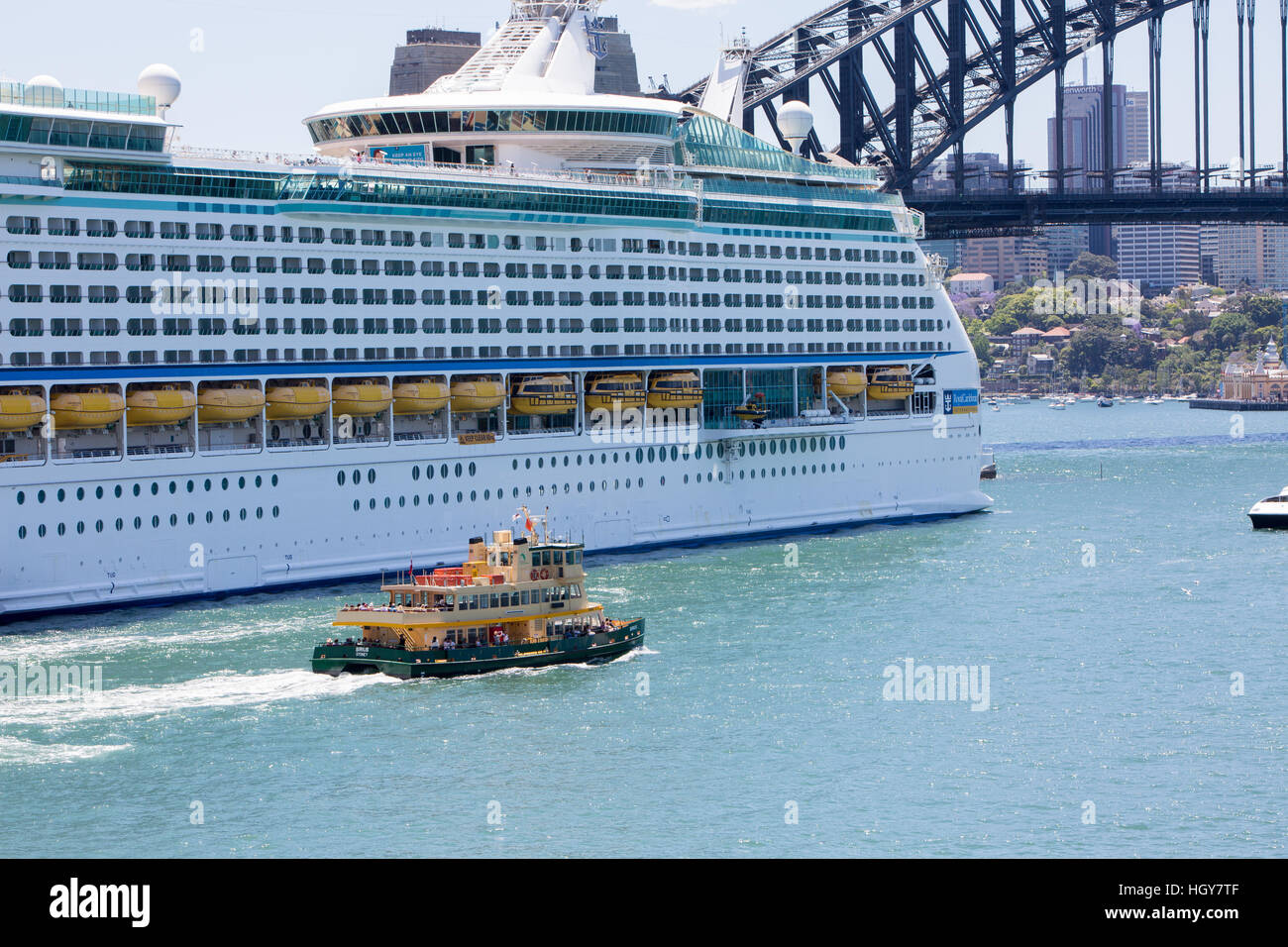 Kreuzfahrtschiff, Explorer of the Seas vertäut am overseas Passenger terminal Circular Quay, Sydney, Australien Stockfoto
