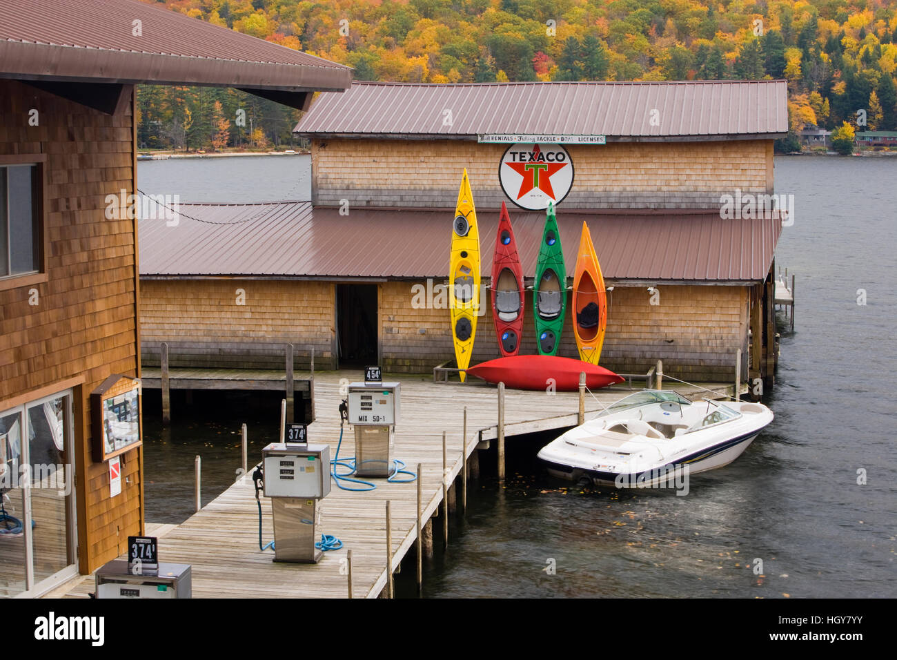 Kajaks am Squam Boot Lackierung am Squam Lake in Holderness, New Hampshire. Stockfoto