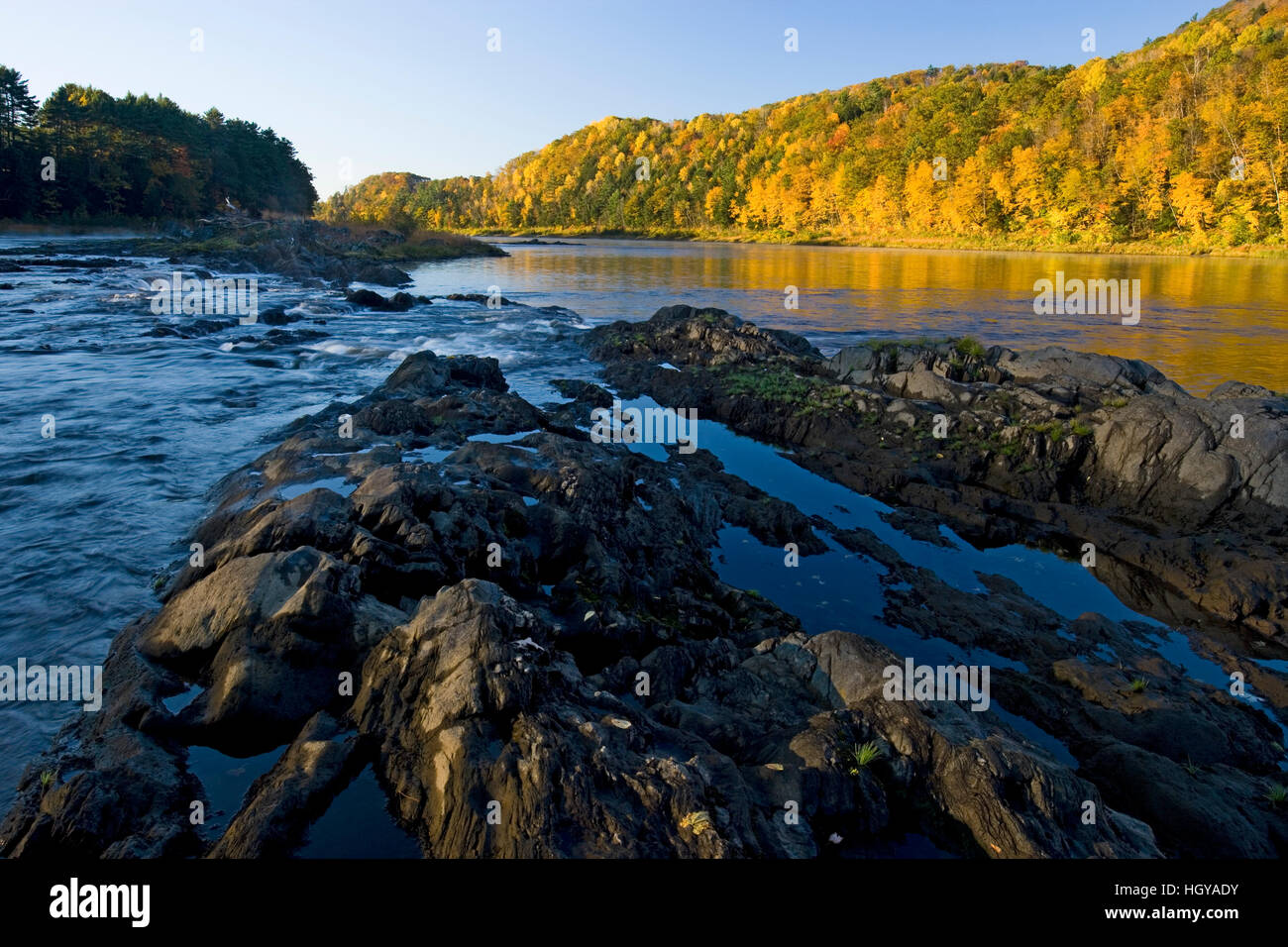 Connecticut River im Sumner verliebt (Hartland Stromschnellen) sich in Hartland, Vermont. Stockfoto