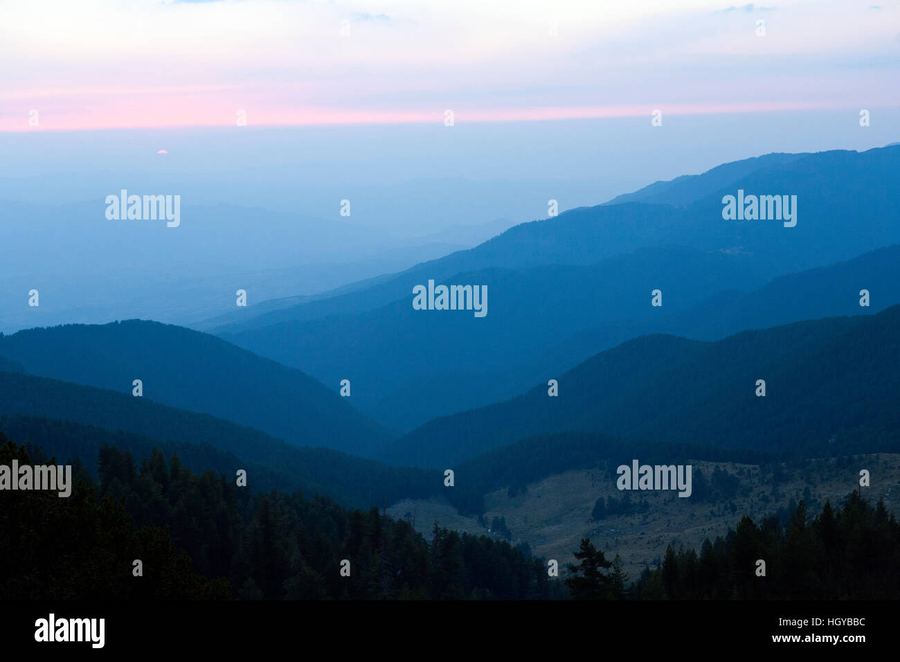 Twilight ist über Sinanitsa Tal in World Heritage Site Nationalpark Pirin Bulgarien gefallen. Stockfoto