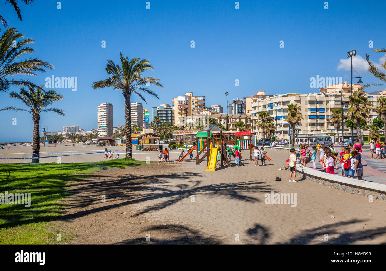 Spanien, Andalusien, Provinz Malaga, Costa Del Sol, beliebten Playamar Strand am Mittelmeer resort Stadt von Torremolinos Stockfoto