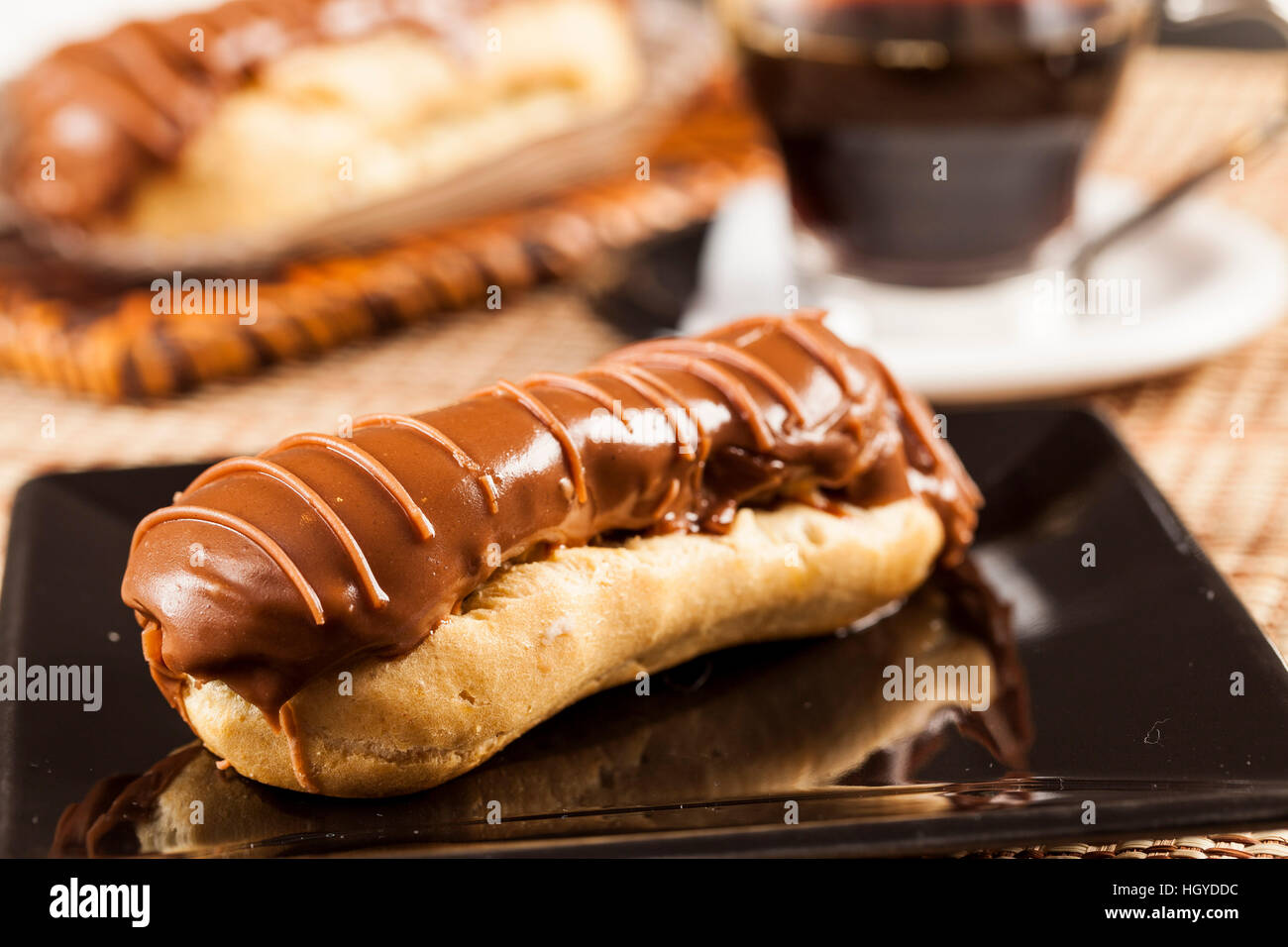 Bomba de Schokolade. Eine brasilianische traditionelle Eclair. Stockfoto