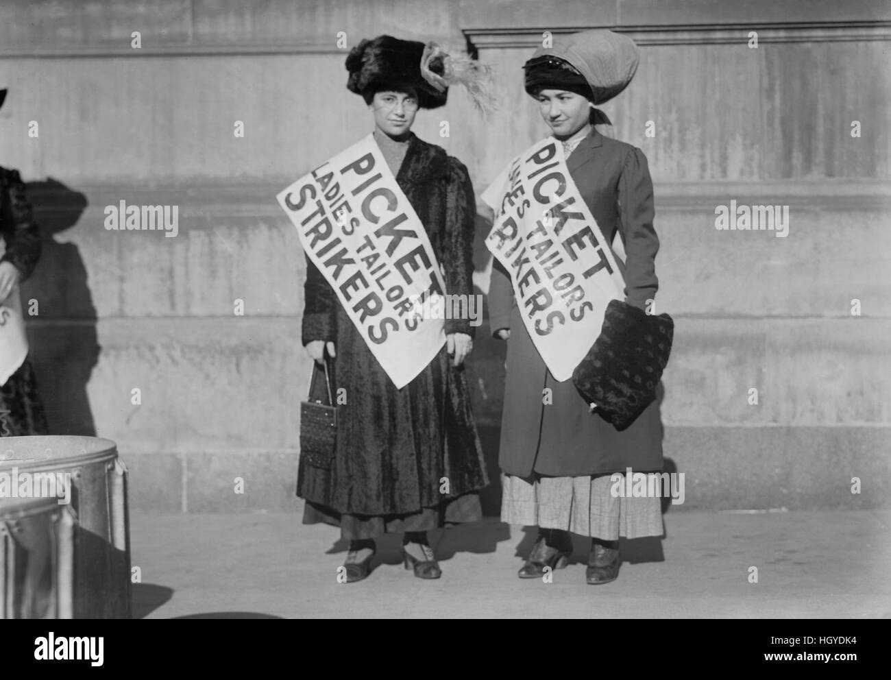 Zwei Frauen auf Streik, New York City, New York, USA, Bain Nachrichtendienst, Februar 1910 Stockfoto