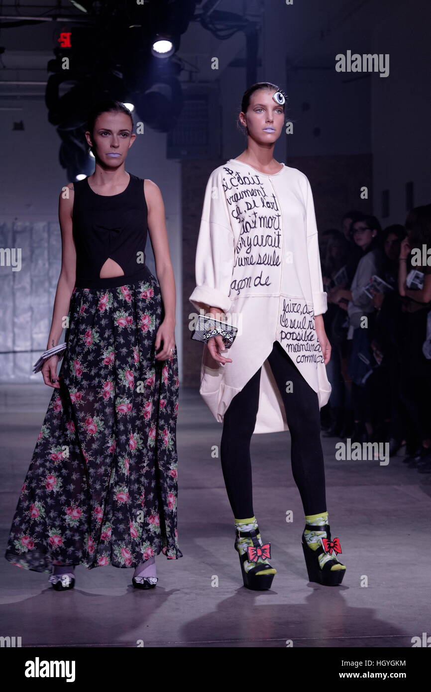 Beeinträchtigen-Stil ist ein wenig seltsam und ein wenig burschikos, Neugestaltung des Profis Damengarderobe. Stockfoto