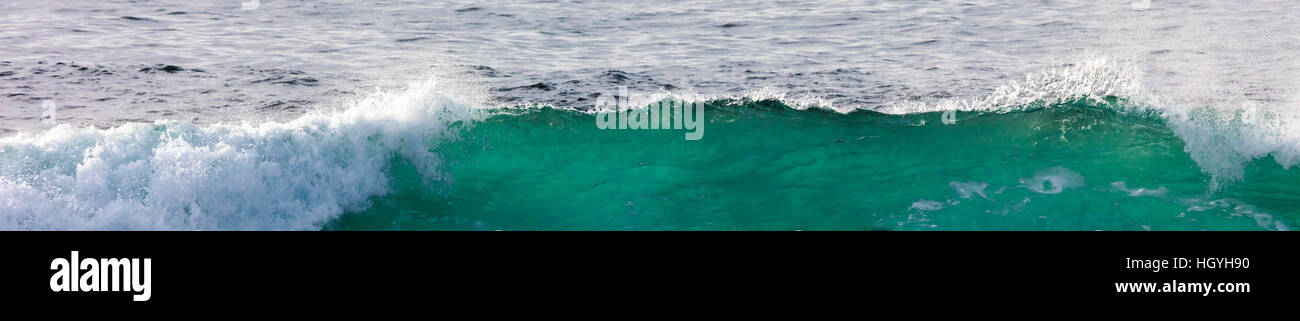 Big-Wave-Pause-Spray im Pazifischen Ozean Stockfoto