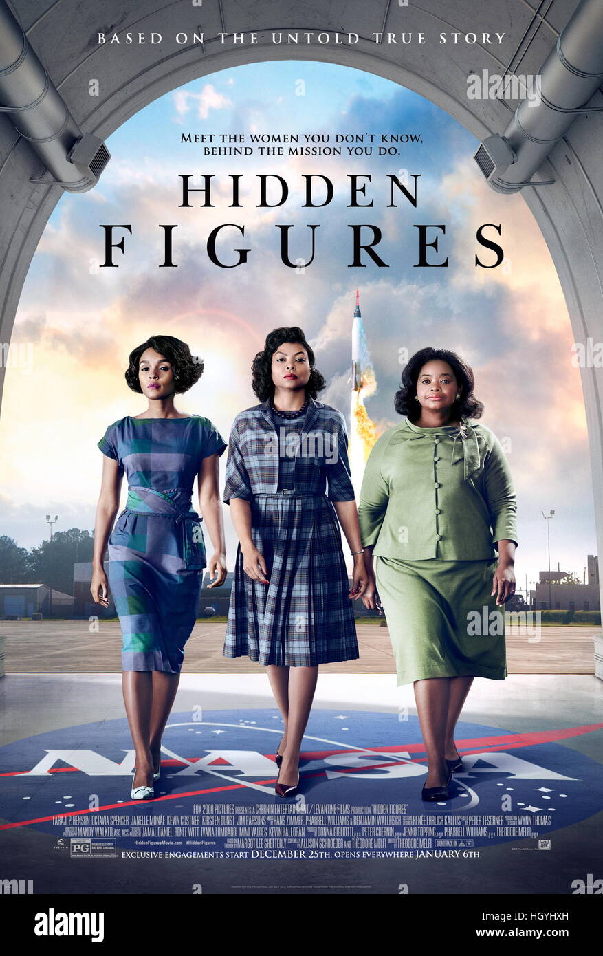 Erscheinungsdatum: 6. Januar 2017 Titel: versteckte Figuren STUDIO: Levantine Filmen Regie: Theodore Melfi PLOT: basierend auf einer wahren Geschichte. Ein Team von afro-amerikanischen Frauen bieten wichtige mathematische Daten benötigt, um das Programm erste erfolgreiche Raumfahrtmissionen Darsteller launch NASA: Janelle Monae als Mary Jackson, Henson als Katherine G. Johnson, Octavia Spencer als Dorothy Vaughan Poster (Credit: © Levantine Filme/Unterhaltung Bilder Stockfoto
