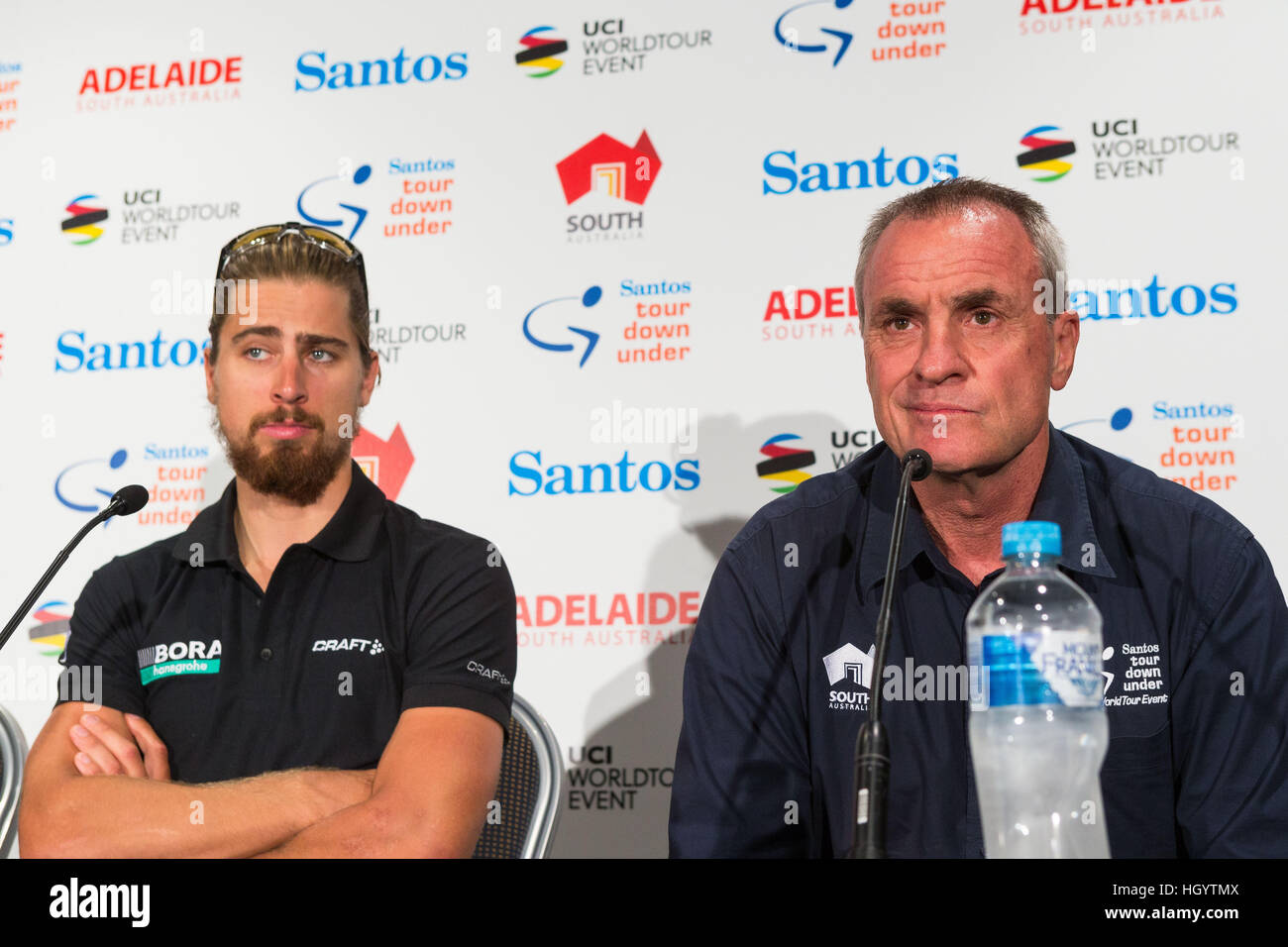 Adelaide, Australien. 14. Januar 2017. Medienkonferenz mit (L-R) Peter Sagan (Bora Hansgrohe), Santos Tour Down Under Race Director Mike Turtur Tour Down Under, Australien.  © Gary Francis/ZUMA Draht/Alamy Live-Nachrichten Stockfoto